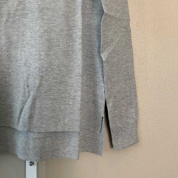 GAP Luxelight Perfect V-neck Sweater - Picture 8 of 16